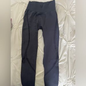 BLUE LEGGINGS W/ BUTT SCRUNCH